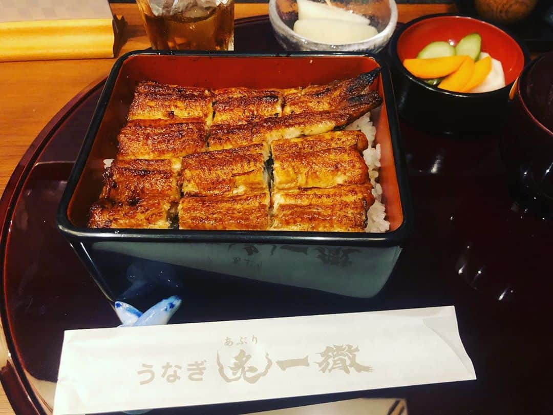 飯塚翔太のインスタグラム：「あっさりな味付けと濃厚な鰻の味 焼きか蒸しを選べる #炙一徹#うなぎ #unagi」