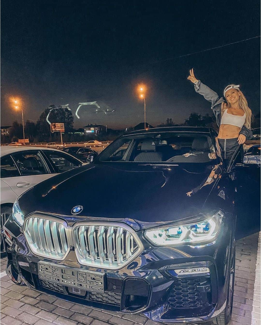 RU.TVさんのインスタグラム写真 - (RU.TVInstagram)「🚗 А ты знала, что 25 октября — День автомобилиста? ⠀ 💣 Именно поэтому, сегодняшняя подборка посвящена «звездным» машинам. Какие авто стоят в гаражах у артистов российского шоу-бизнеса? Смотри в карусели! ⠀ 👉 Пиши в комментариях чья фотография тебе нравится больше всего! ⠀ #rutv #рутв」10月25日 19時01分 - ru_tv