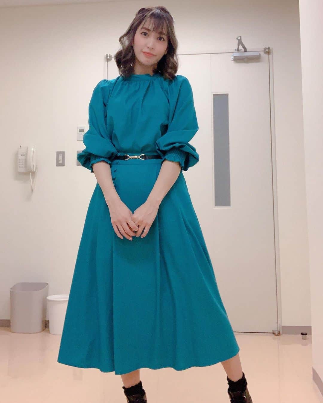 大島麻衣さんのインスタグラム写真 - (大島麻衣Instagram)「本日。 #NST #みんなのKEIBA の衣装👗 @preferir_web  色がとっても綺麗でワンピースに見えるけど実はセットアップな可愛い衣装でしたっ😙」10月25日 18時54分 - maioshima911