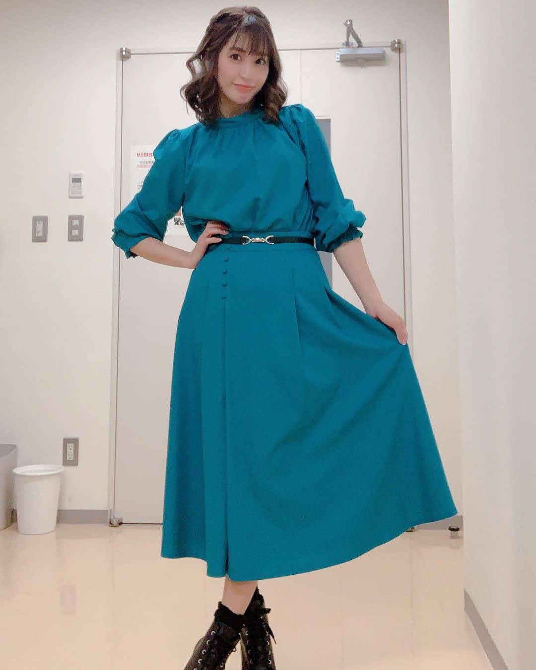 大島麻衣さんのインスタグラム写真 - (大島麻衣Instagram)「本日。 #NST #みんなのKEIBA の衣装👗 @preferir_web  色がとっても綺麗でワンピースに見えるけど実はセットアップな可愛い衣装でしたっ😙」10月25日 18時54分 - maioshima911