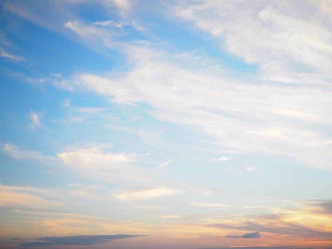 田中亜希子さんのインスタグラム写真 - (田中亜希子Instagram)「空まとめ。  しばらくの晴れ予報☀️が嬉しい！ 明日からまた頑張ろう！  祖母の一周忌。 ずっとそばにいてくれている気がします😌  #空 #sky#skyphotography  #東京」10月25日 18時57分 - akiico