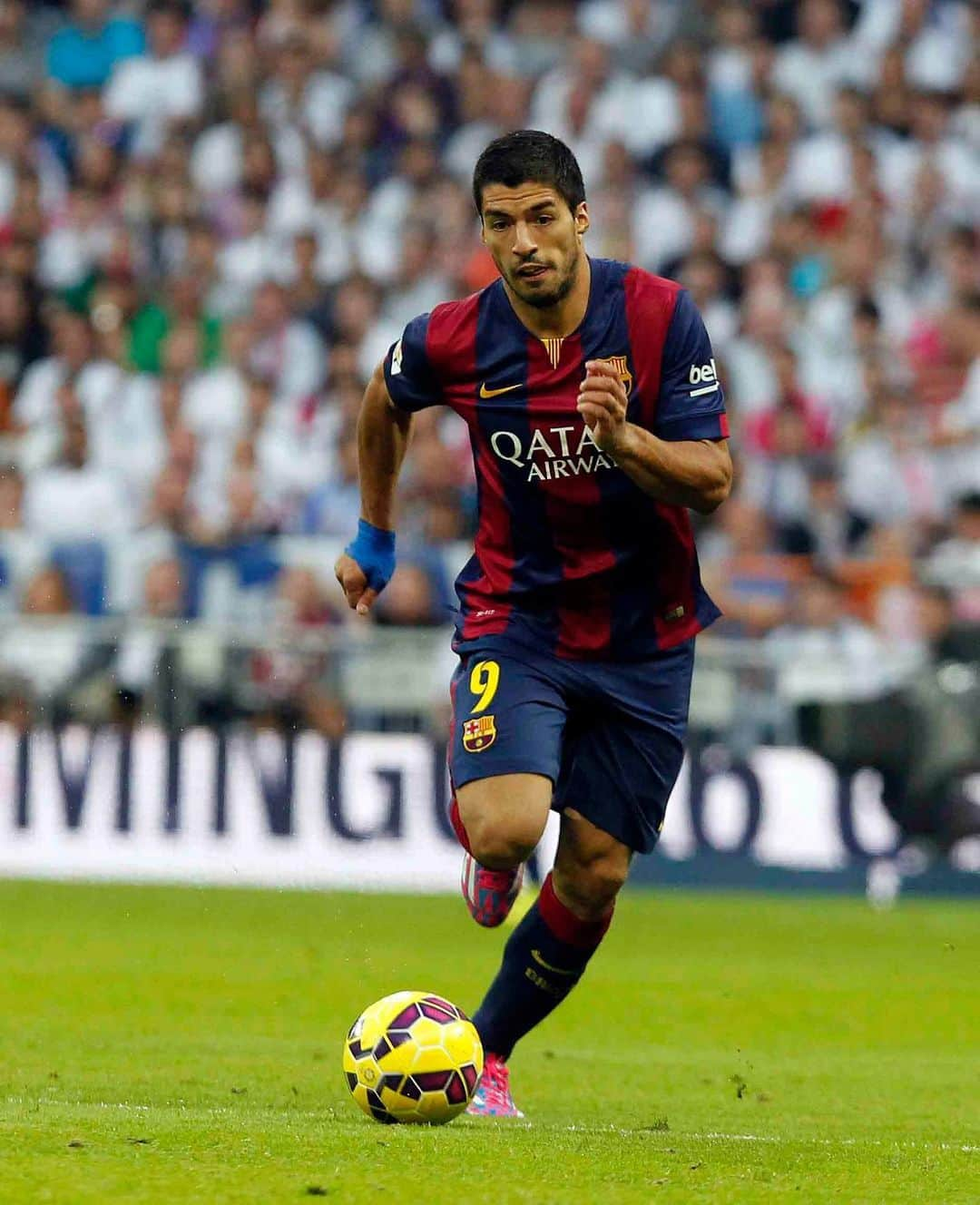 LFPさんのインスタグラム写真 - (LFPInstagram)「🔝 There is no better way to debut in #LaLigaSantander!  🇺🇾🔙 #OnThisDay six years ago, @luissuarez9 played #ElClásico, his first match in #LaLigaHistory!  🔝 ¿Existe mejor forma de debutar que hacerlo en #ElClásico?  🇺🇾🔙 ¡#TalDíaComoHoy hace 6 años, #LuisSuárez se estrenaba en #LaLiga Santander!  #Debut #Football #History #YouHaveToLiveIt #HayQueVivirla」10月25日 18時58分 - laliga