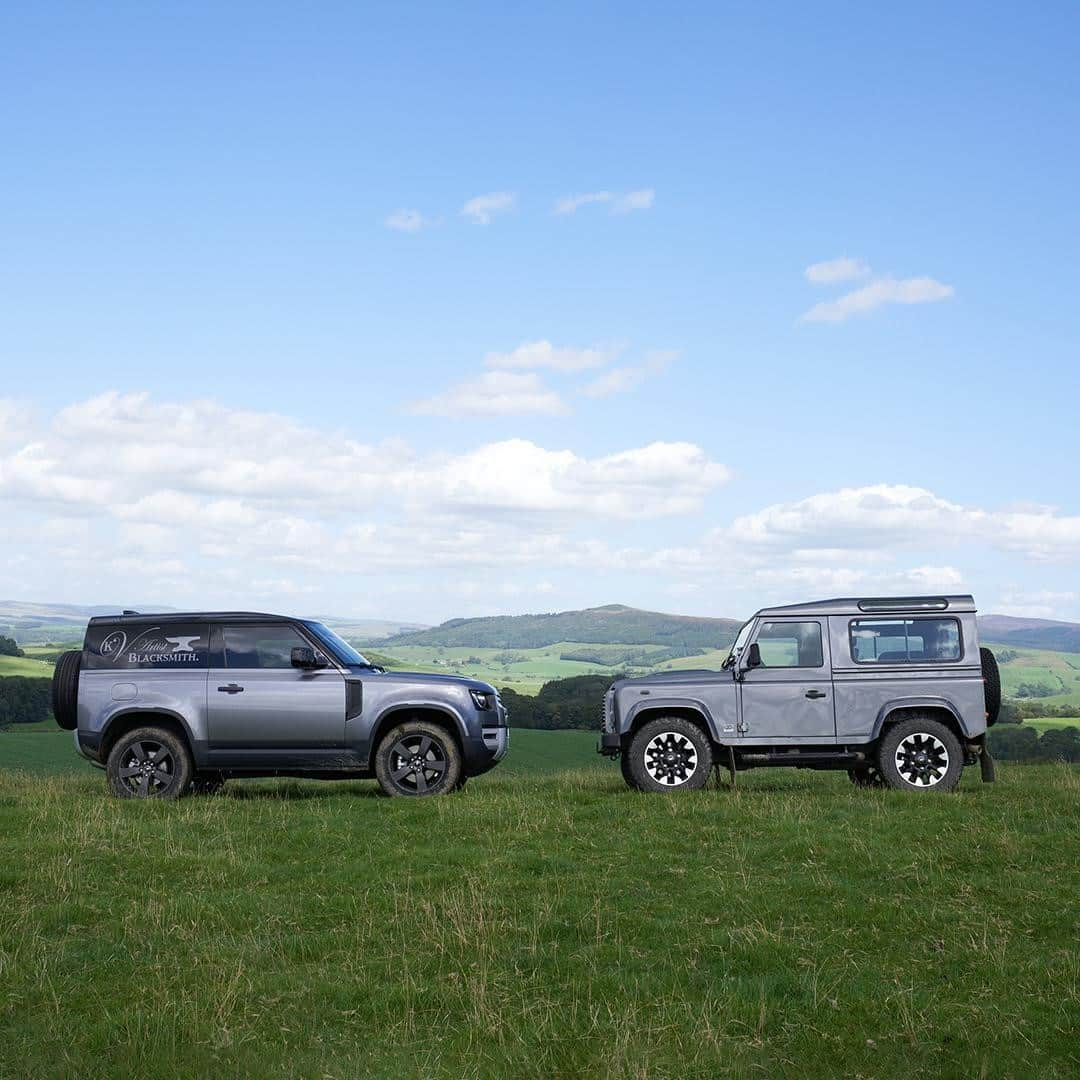 Land Roverさんのインスタグラム写真 - (Land RoverInstagram)「Reflecting on a history of excellence. No matter the era, the Defender opens up new horizons as both a workhorse and the #ShapeOfAdventure. Search 'New #DEFENDER Hard Top'. #TeamDefender   #LandRover #NewDefender #LandRoverDefender #4x4」10月25日 19時00分 - landrover