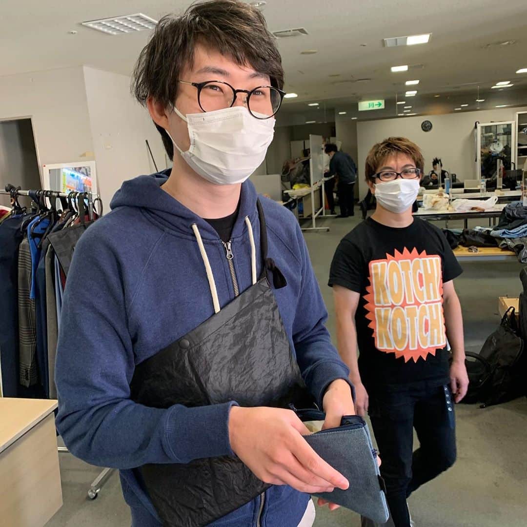 池田真一のインスタグラム：「芸人の皆さんこれからちょいちょいこっちこっち〜弁当は元サーフィンズの甲斐隼人が持って来ます！ よろしくお願いします！」