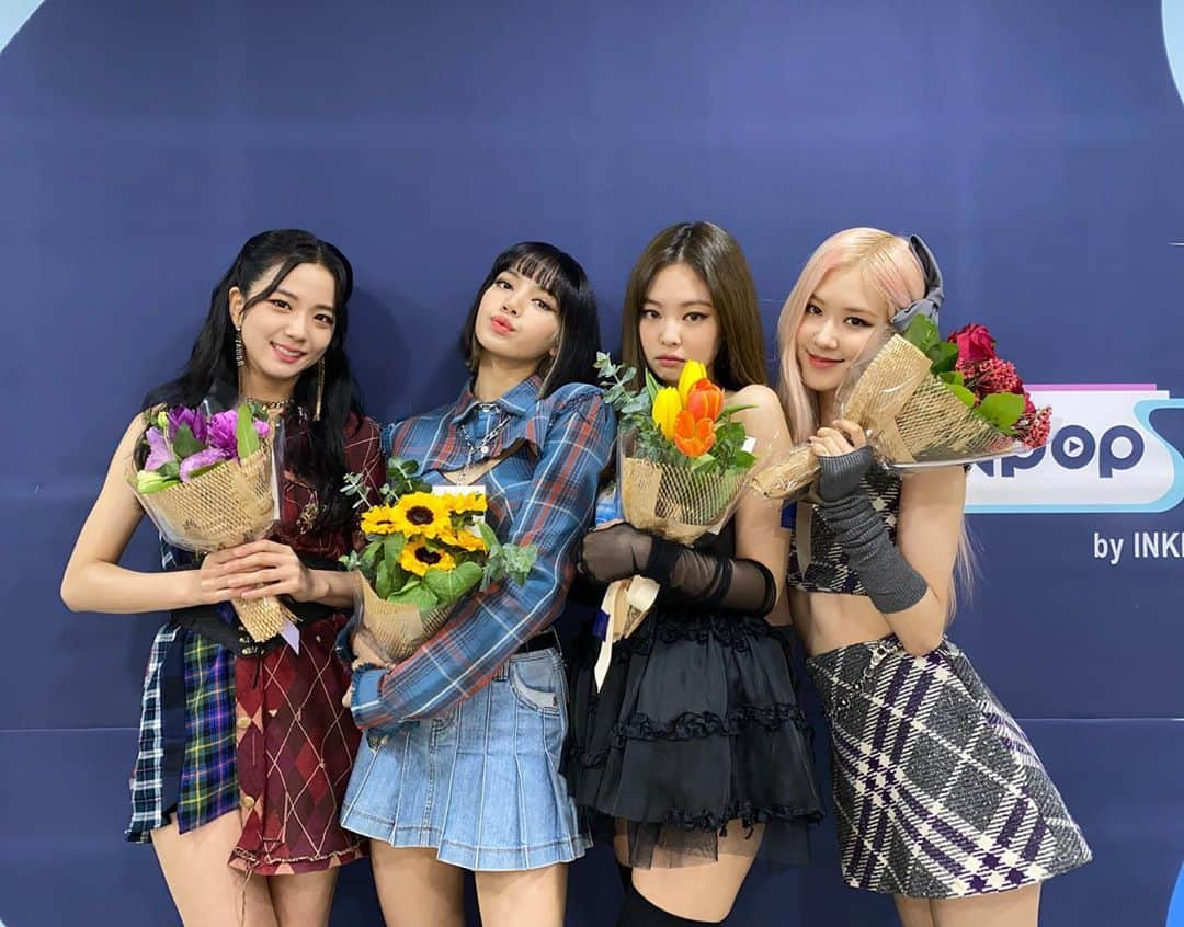 BLACKPINKさんのインスタグラム写真 - (BLACKPINKInstagram)「Thank you so much BLINKs 🖤 lovesick girls so full with love」10月25日 19時04分 - blackpinkofficial