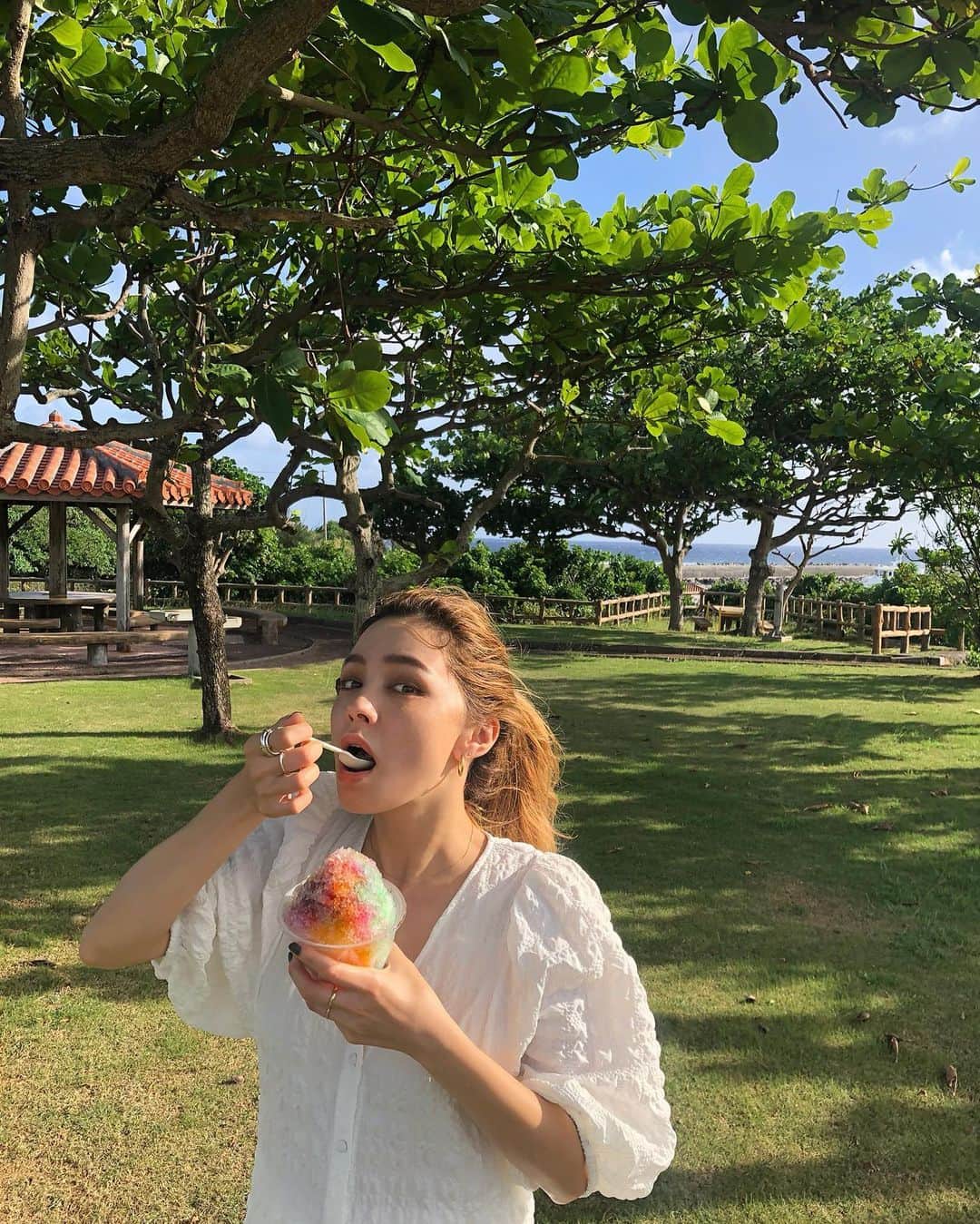 ステファニーのインスタグラム：「🍧🌈🌿 #okinawa」