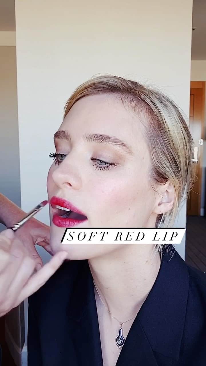 JO BAKERのインスタグラム：「M A C K E N Z I E • D A V I S 🇨🇦 Wearable soft red... I truly believe everyone can wear #redlipstick ... you just have to find your cool or warm shade. For a soft yet Uber femme  look... apply the lipstick to center of lips and use a lip brush to smudge it over the rest of your lips for a wearable #frenchgirl finish. It should look casual and bold but not over powering and will have a stain- like durability for easy touch ups. #redlips #redlipstick #lipstick #red #howto #makeuptutorial #makeupideas #makeupartist #jobakermakeupartist #mackenziedavis #hair and video @jennychohair style @karlawelchstylist #thistimelastyear #makeupbrushes @hakuhodousa.official」