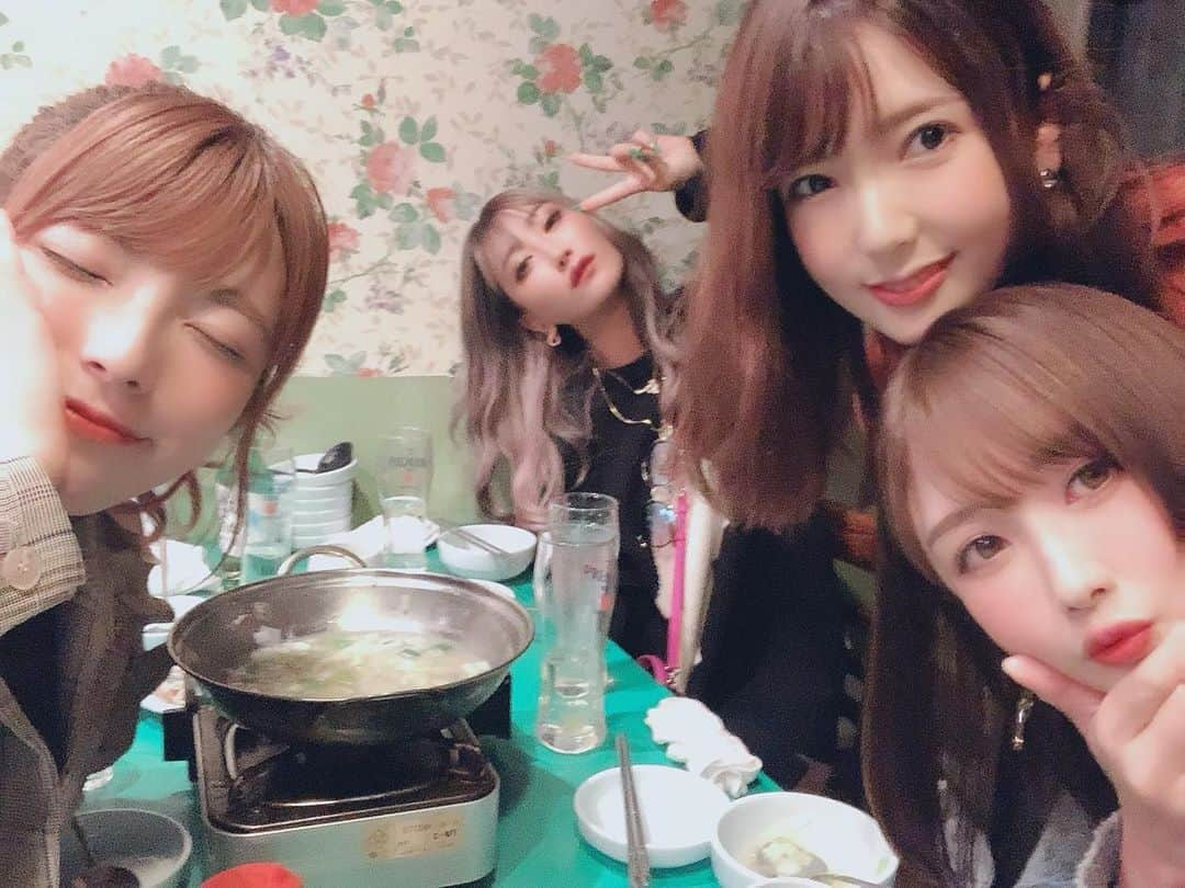 大槻ひびきさんのインスタグラム写真 - (大槻ひびきInstagram)「みんなでご飯食べて お酒飲んだり 楽しかったなー🥰 #girls  #friends  #yummy  #happy」10月25日 19時07分 - yanhibi0221