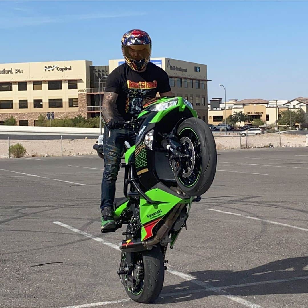 Pauly Dのインスタグラム：「Look A Wheeling DJ #djpaulyd」