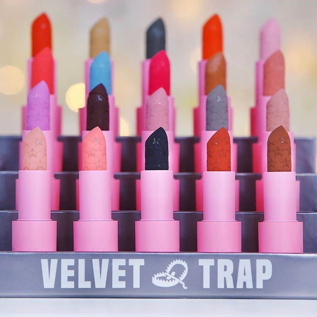 Jeffree Star Cosmeticsさんのインスタグラム写真 - (Jeffree Star CosmeticsInstagram)「VELVET TRAP🌟 What is your most adored shade? ✨ Photo by: @saralovesmakeup88 #jeffreestarcosmetics」10月26日 5時59分 - jeffreestarcosmetics