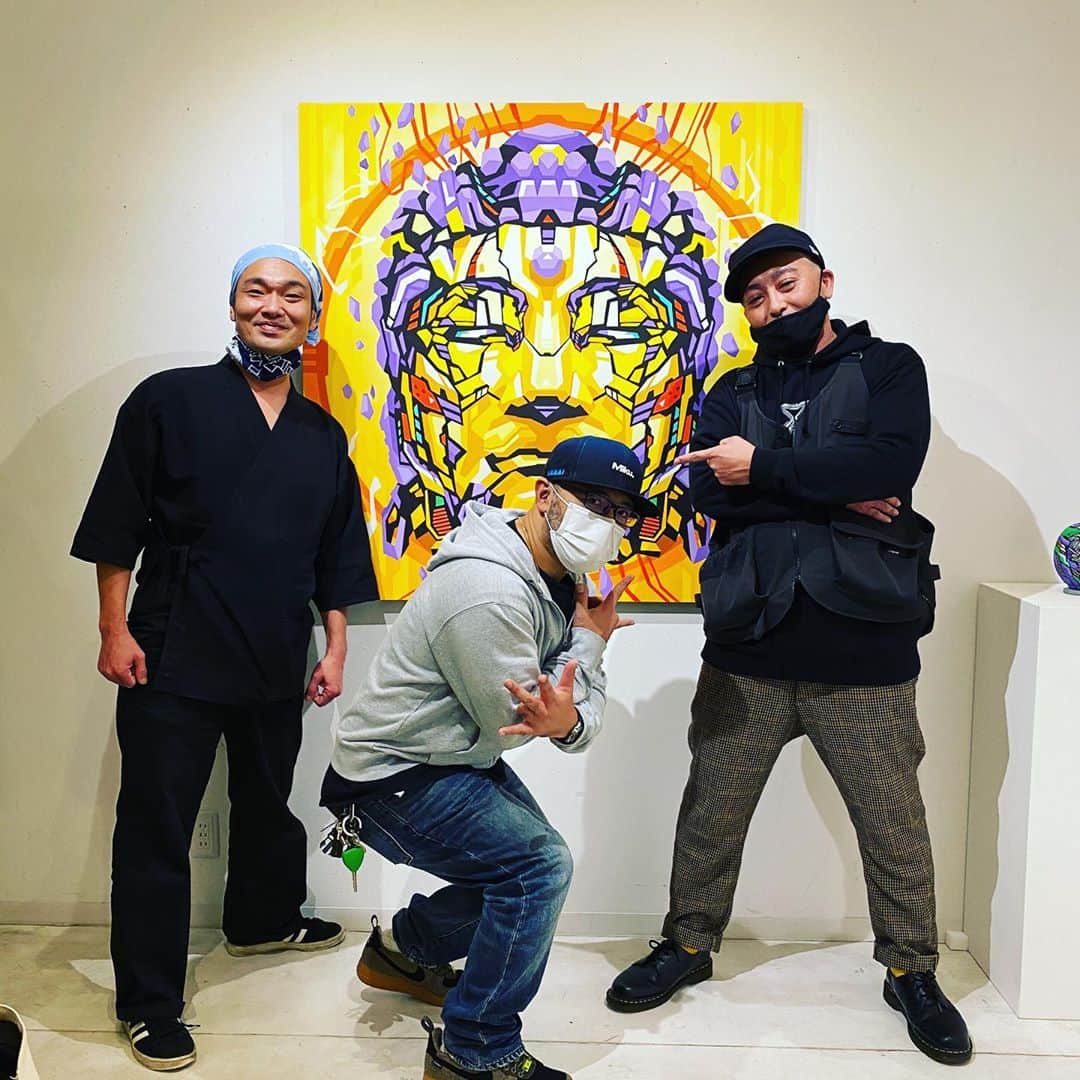 MACKA-CHINのインスタグラム：「横浜元町のギャラリー あまね にて開催中の澁谷忠則くんの個展にて選曲させていただきました ♪ テーマがUPDATE なだけに攻めたかったんだけど秋晴れと日曜日の午後で気持ちいい感じになってしまった w 作品はどれも素晴らしかったです！リスペクト。」