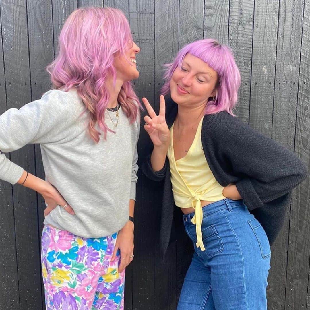 ファーン・コットンのインスタグラム：「Yesterday these two wonderful humans bounced for 12 hours for @coppafeelpeople raising £40k!!  Kris and Maren are an unstoppable force for good and yesterday once again showed us all we can dig deep when needed. I’ve been lucky enough to have these two women in my life for a decade now and they inspire me constantly. If you’re new to Coppafeel then follow @coppafeelpeople and  @howtoglitteraturd who along with her twin Maren and team have created a powerful and beautiful charity and community to help raise awareness for early detection of breast cancer. I’m one proud patron.  Pic 1) Kris and Mar went purple for the occasion Pic 2) the ladies bouncing for 12 hours  Pic 3) a 90’s quiz whilst bouncy and I didn’t pee myself. Result!  Pic 4) the hats Kris designed for @vans  Thanks so much if you donated. ❤️」