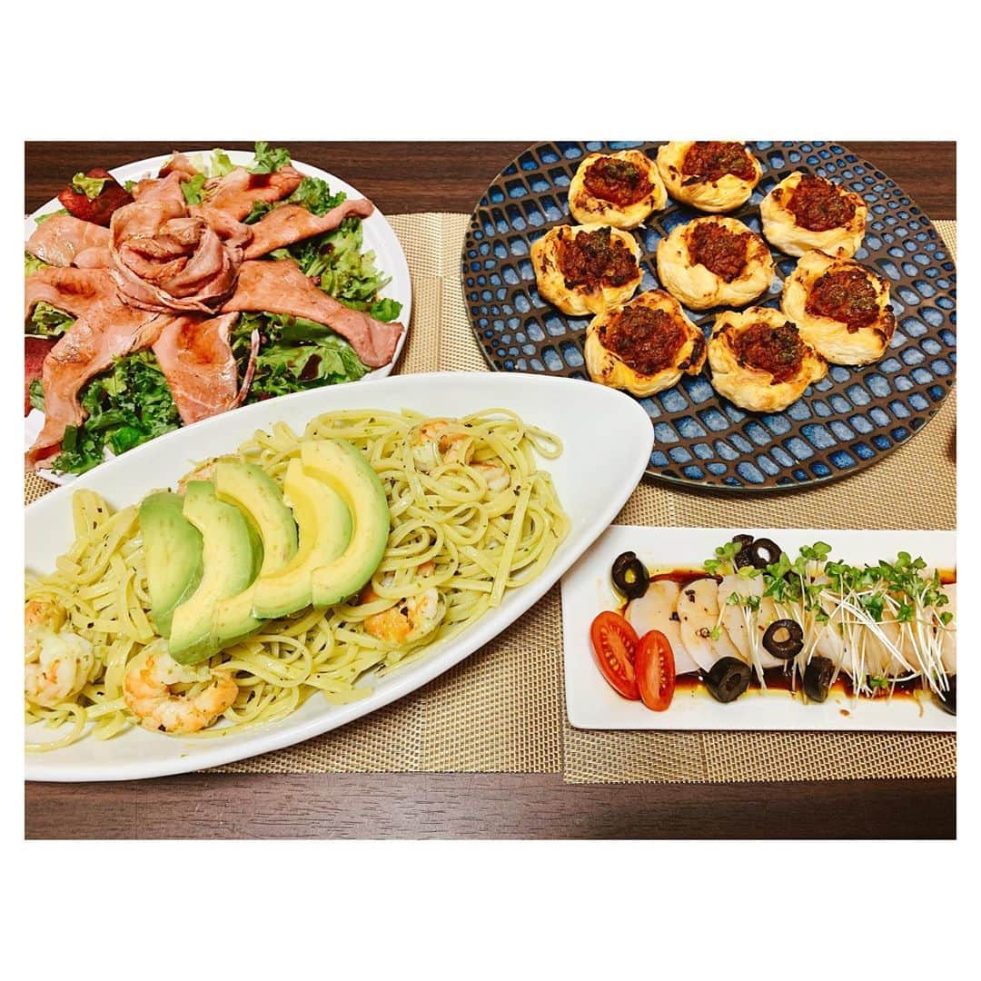 Nacoのインスタグラム：「ストーリーばっかで投稿してなかったから最近の一部の#Nacoご飯 🙊🍽🖤 料理に関してよくDMいただくので詳しくはストーリーのアーカイブ見てくださいまし😙 . #food #instafood #foodstagram #cooking #cookingram #mylife #happy #yummy #hobby #cook #instagood #instalike #식사 #요리 #맛스타그램 #먹스타그램 #냠냠 #献立 #節約ごはん #簡単ごはん #ご飯 #料理 #作りながら考える派」