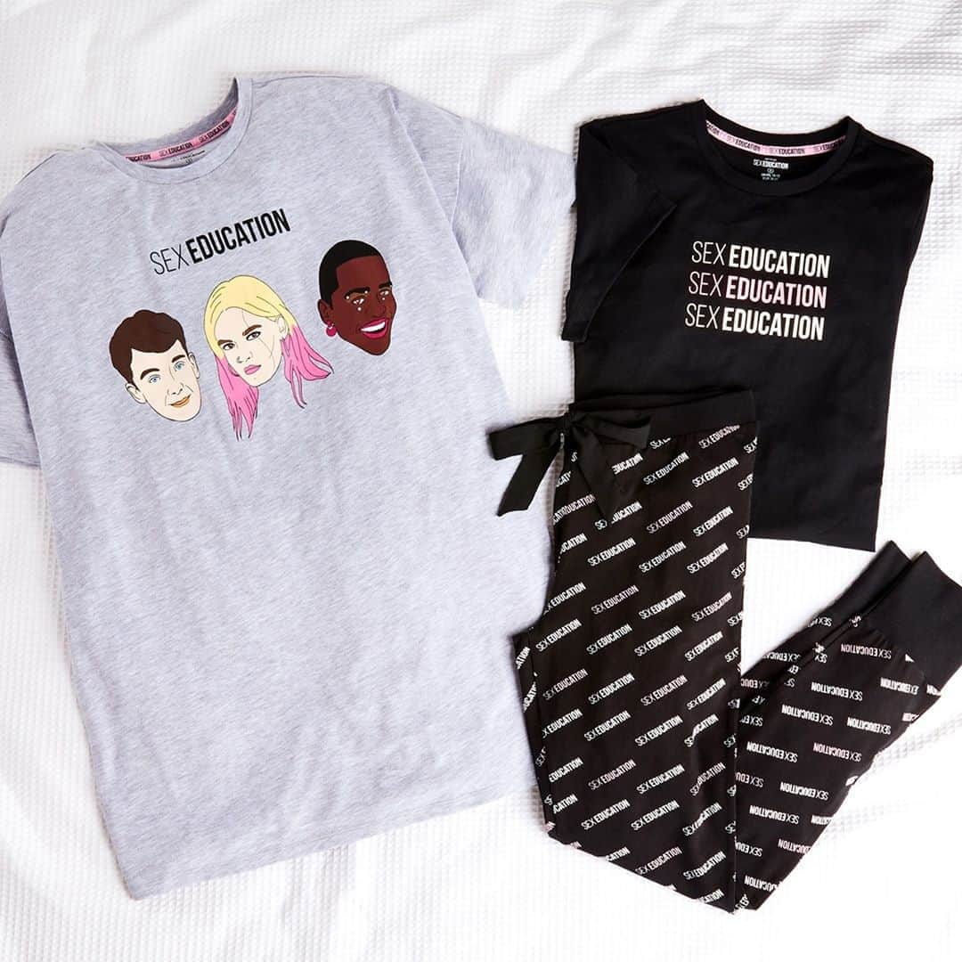 プリマークさんのインスタグラム写真 - (プリマークInstagram)「The perfect comfy pieces for a night of Netflix #SexEducation👌 Night dress £8/€10/$12, PJ set £12/€14/$16 #Primark」10月26日 5時00分 - primark