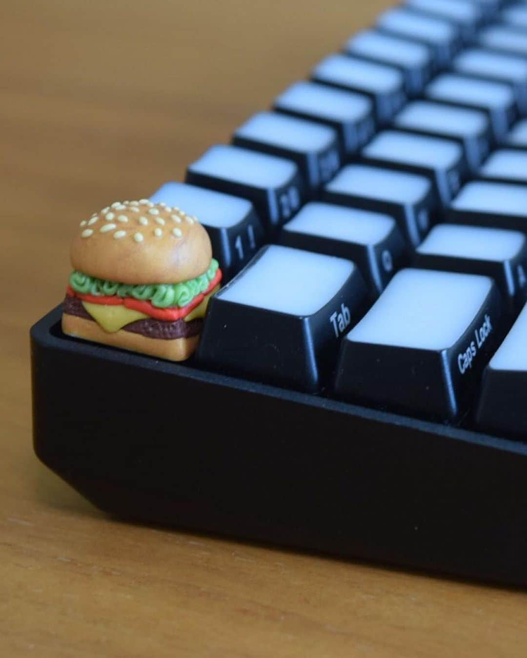 YouTubeさんのインスタグラム写真 - (YouTubeInstagram)「🍔 Feast your eyes on this delicious Smorgasboard, @tinymakesthings’ keyboard full of snacks (and, yes, it’s totally a working keyboard). Link in bio to see how it's made!」10月26日 5時00分 - youtube