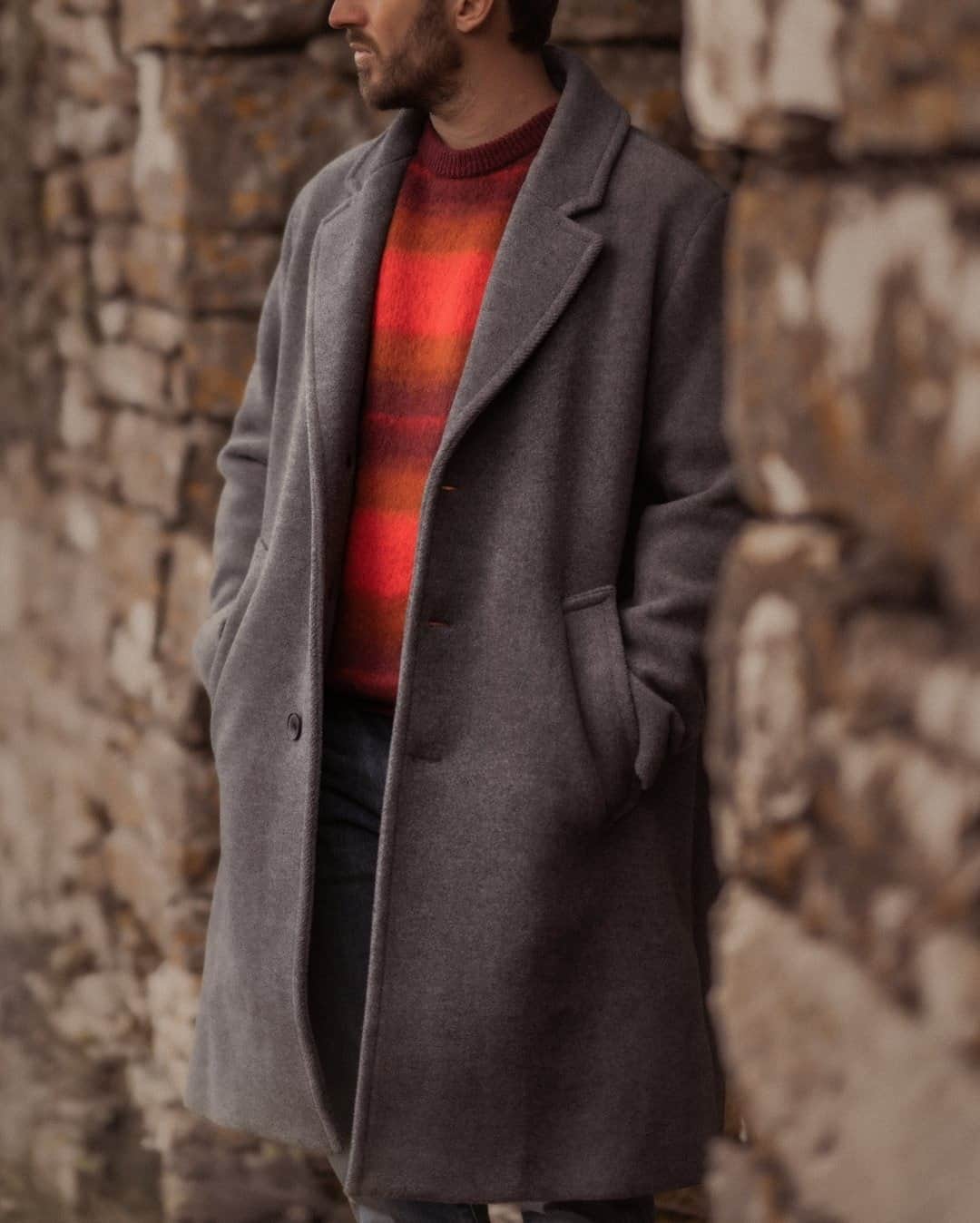 MR PORTERのインスタグラム：「@mrp's knitted sweater has been brushed to create a soft and fuzzy handle. Designed for a loose fit, it's framed with ribbed trims and spun with burgundy and tonal-orange stripes - complement them best with black trousers 🎃 Head to the link in bio to grab your own. #MrPmyway」