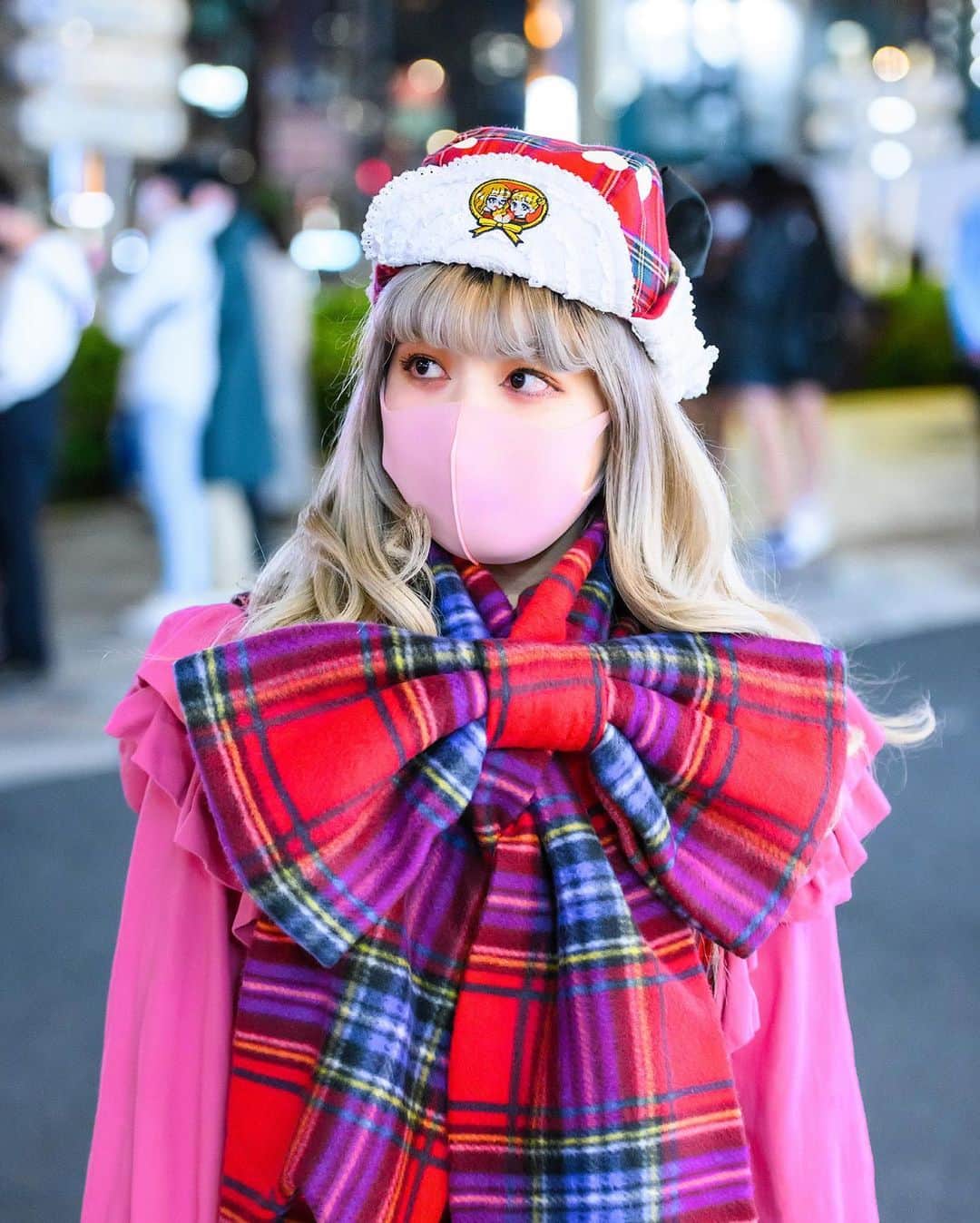 Harajuku Japanさんのインスタグラム写真 - (Harajuku JapanInstagram)「Maimai (@maimai081107) on the street in Harajuku wearing a giant bow muffler by the Japanese brand HEIHEI (@heihei_official) with a HEIHEI hat, HEIHEI plaid jumper skirt, pink ruffle shirt, and @_Tokyo_Bopper_ platform sneakers.」10月26日 5時01分 - tokyofashion