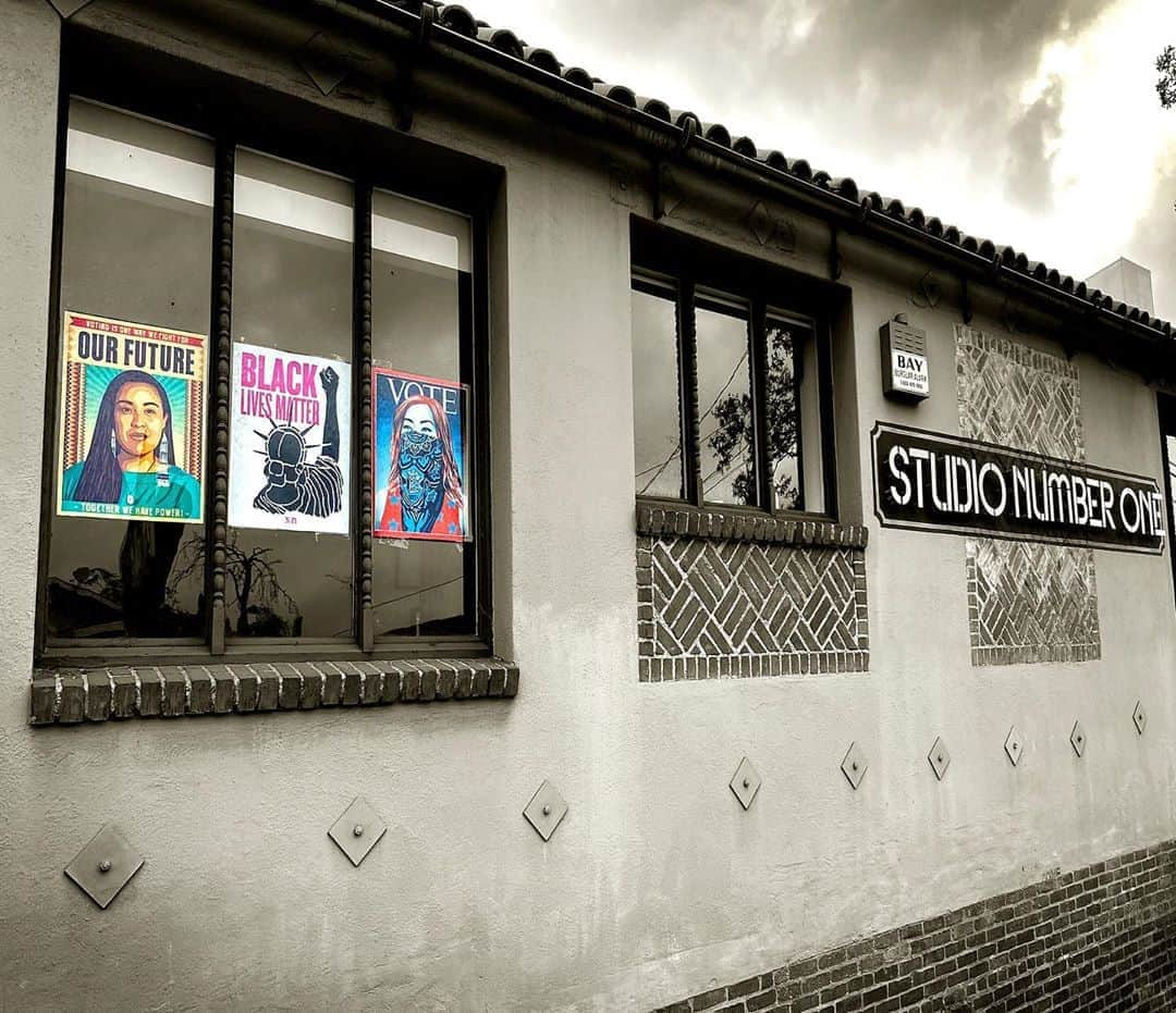 Shepard Faireyさんのインスタグラム写真 - (Shepard FaireyInstagram)「I'm proud to display the latest cover I designed for @time alongside posters from Artist and former co-worker @ernestoyerena and #SNO's Senior Graphic Designer @nevermade on our studio building in Los Angeles. #ElectionDay is only 9 days away... let's get out the #VOTE!  #studionumberone @subliminalprojects #losangeles #obeygiant #nevermade #ernestoyerena #shepardfairey #time #echopark Photo: @vikkila」10月26日 5時11分 - obeygiant