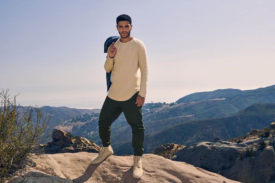 メナ・マスードのインスタグラム：「First complete look with @oceanrebel. We designed a modern harem pant with a long sleeve scoop. Casual and comfortable but fitted in all the right places.」