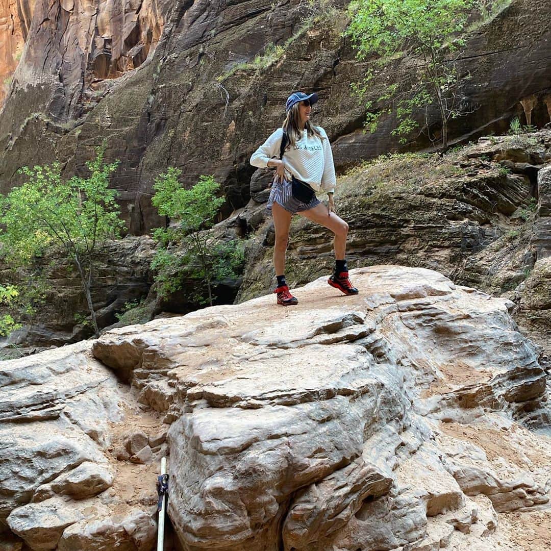 ヘザー・マクドナルドのインスタグラム：「Swipe right to see our fun family trip  to #sandhollow #utah #zionnationalpark #atv #golf #boating #family #comedy」