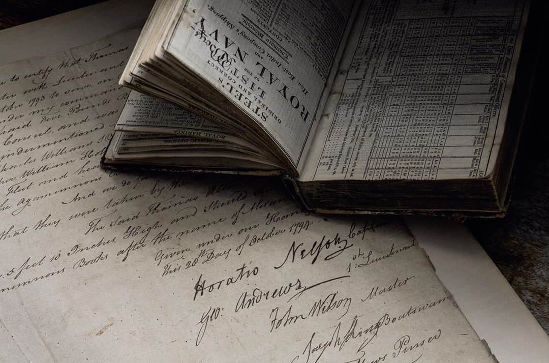 ギーブス&ホークスのインスタグラム：「Gieves’ clientele were some of the great naval commanders of the age, including Admiral Nelson. This picture shows the original ledger from Gieves’ archive: Horatio Nelson’s dispatch sent from Leghorn (Livorno) on 28 October 1794, together with the Naval Lists for the early nineteenth century. . #GievesandHawkes #SavileRow #Archive #BritishNavy」
