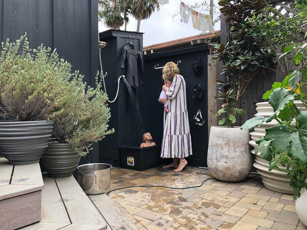 エリック・クリスチャン・オルセンのインスタグラム：「If nobody tells her it's NOT a hot-tub, she will never know...」