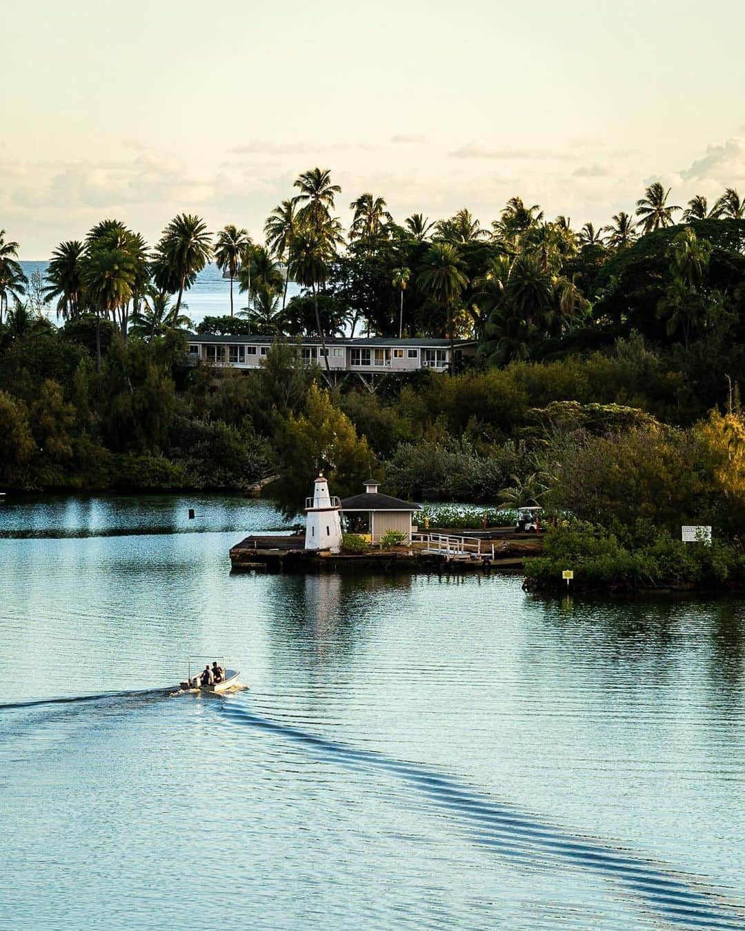 ハワイアン航空さんのインスタグラム写真 - (ハワイアン航空Instagram)「Serene Sundays are pure bliss.⠀ ⠀ 📷 @wow.such.chris⠀ 📍O‘ahu  #HawaiiLife #ScenicSundays」10月26日 5時27分 - hawaiianairlines