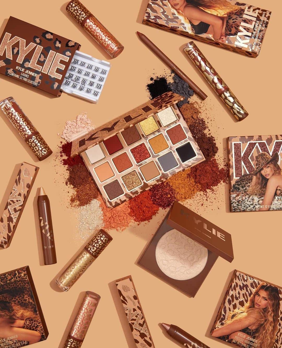 Kylie Cosmeticsさんのインスタグラム写真 - (Kylie CosmeticsInstagram)「time to set your alarms! 🚨 our NEW collection launches tomorrow 10/26 at 3pm pst. 🤎✨ what item are you most excited about?」10月26日 5時28分 - kyliecosmetics