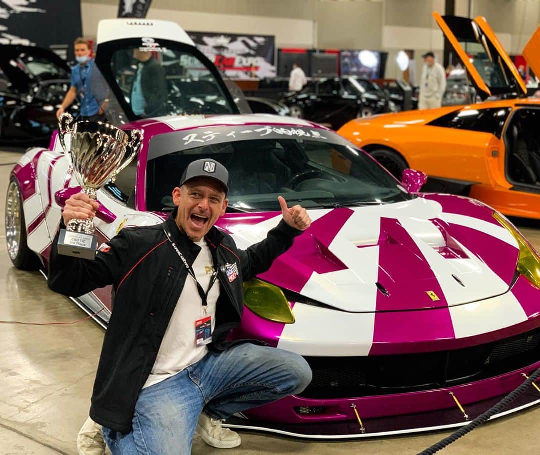 スティーブのインスタグラム：「What an awesome day it was yesterday at @supercar_expo @parkupfront  We had an awesome time, took a trophy and met so many awesome people!! Thank you #texas for such a warm welcome!  昨日のスーパーカーエキスポは最高でした。フェラーリとrxー7で参加して来ました！」