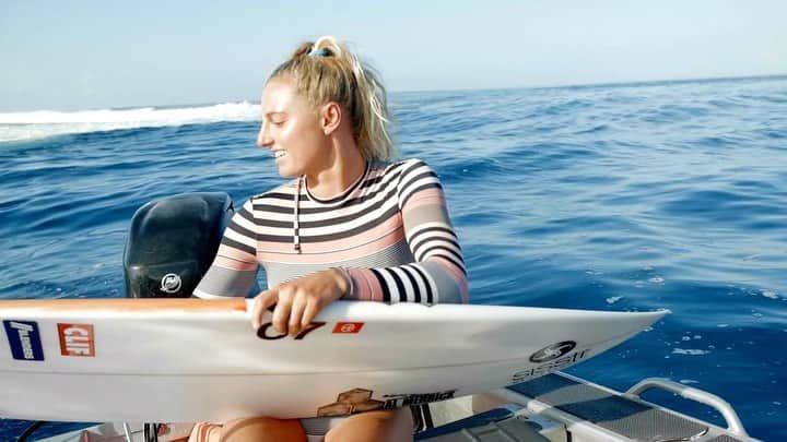 レイキー・ピーターソンのインスタグラム：「TAHITI // VLOG. 15 // OUT NOW • • Hit the link in my bio or visit my YouTube page for full video! Enjoy 🤗」