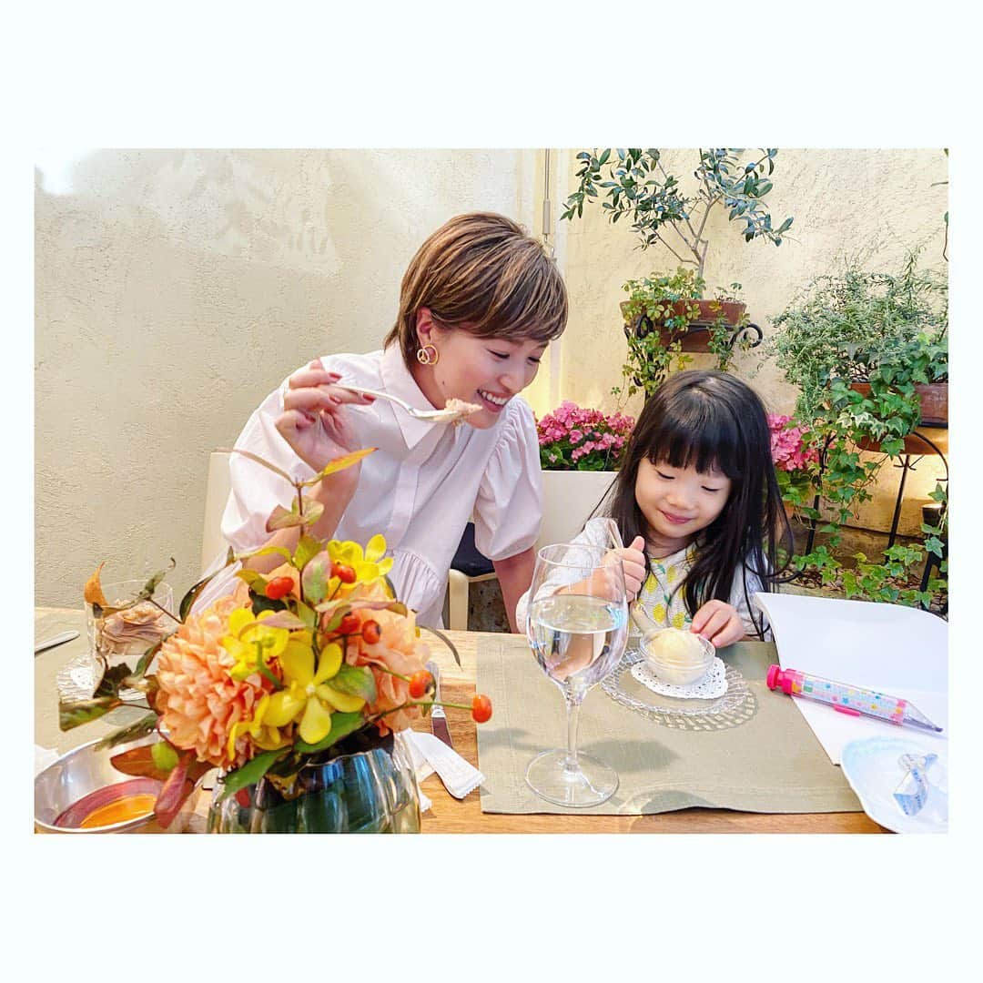 廣瀬規子のインスタグラム：「日曜日。 ・ 美味しくて楽しい時間😌 ・ 昨日からお嬢は秋休みに入りました。よって、しばしお弁当はお休みです。（やったー！w） ・ ・ #日曜日 #3歳女の子 #あと1ヶ月で4歳 #女の子 #ママと娘 #日曜日の楽しい時間」