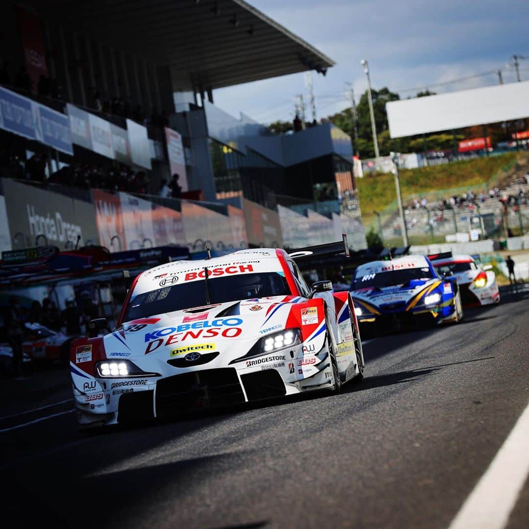 脇阪寿一さんのインスタグラム写真 - (脇阪寿一Instagram)「三橋仁明写真館 SUPER GT Rd6  Suzuka  Final 11th 苦しく厳しい中にも皆んなでたくさん話し合い課題を見つけたレース。 必ず次に繋げます。  #supergt #tgrteamsard #grsupra  @heikkikovalainen  @yuone_n  #三橋仁明 #カメラマン」10月25日 20時56分 - juichiwakisaka