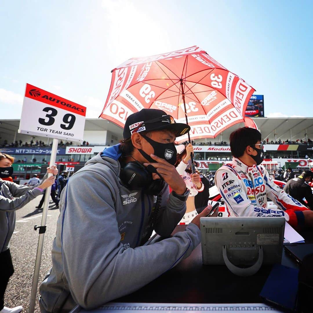 脇阪寿一さんのインスタグラム写真 - (脇阪寿一Instagram)「三橋仁明写真館 SUPER GT Rd6  Suzuka  Final 11th 苦しく厳しい中にも皆んなでたくさん話し合い課題を見つけたレース。 必ず次に繋げます。  #supergt #tgrteamsard #grsupra  @heikkikovalainen  @yuone_n  #三橋仁明 #カメラマン」10月25日 20時56分 - juichiwakisaka