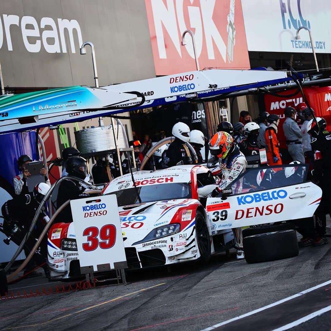 脇阪寿一さんのインスタグラム写真 - (脇阪寿一Instagram)「三橋仁明写真館 SUPER GT Rd6  Suzuka  Final 11th 苦しく厳しい中にも皆んなでたくさん話し合い課題を見つけたレース。 必ず次に繋げます。  #supergt #tgrteamsard #grsupra  @heikkikovalainen  @yuone_n  #三橋仁明 #カメラマン」10月25日 20時56分 - juichiwakisaka