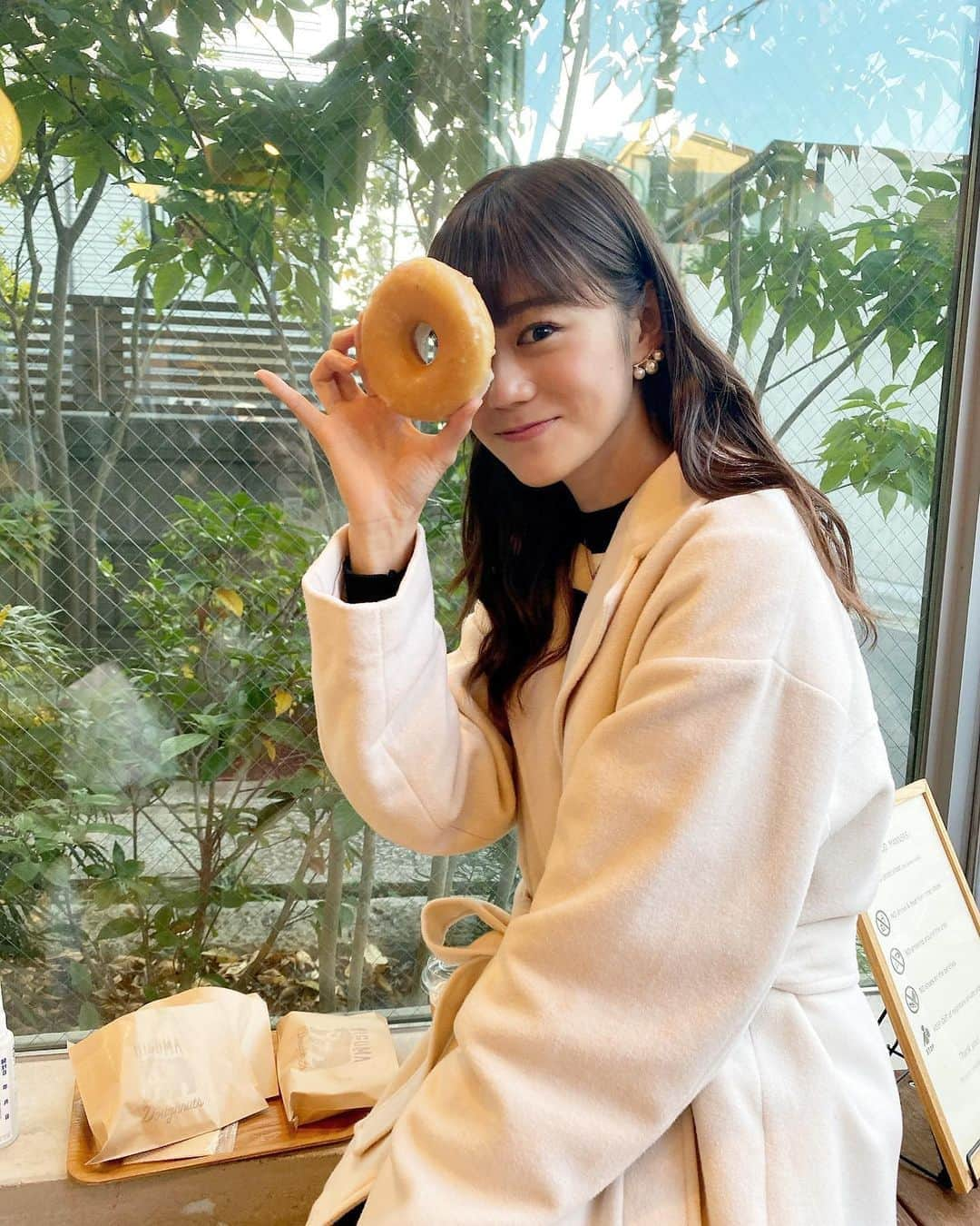 久木田菜々夏さんのインスタグラム写真 - (久木田菜々夏Instagram)「🧸🥯🐻🍩🤍☕️  揚げたてで、ふわっふわでとっても美味しかった☺️💭 またここのドーナツが食べたいっ 📍#higumadoughnuts   いよいよ投票回数もあと7回っ！ 今日も皆さんの清き一票をプロフィールのURLからよろしくお願いします🥺🙏💓  本日22:00~Mixchannel します♥️ #ミスコン #ミスコンファイナリスト #ミスコン2020 #表参道カフェ #ナナカフェ巡り #higumadoughnuts #ドーナツ #donuts #カフェ巡り #カフェ #表参道グルメ #表参道」10月25日 20時57分 - nanaka_kukita