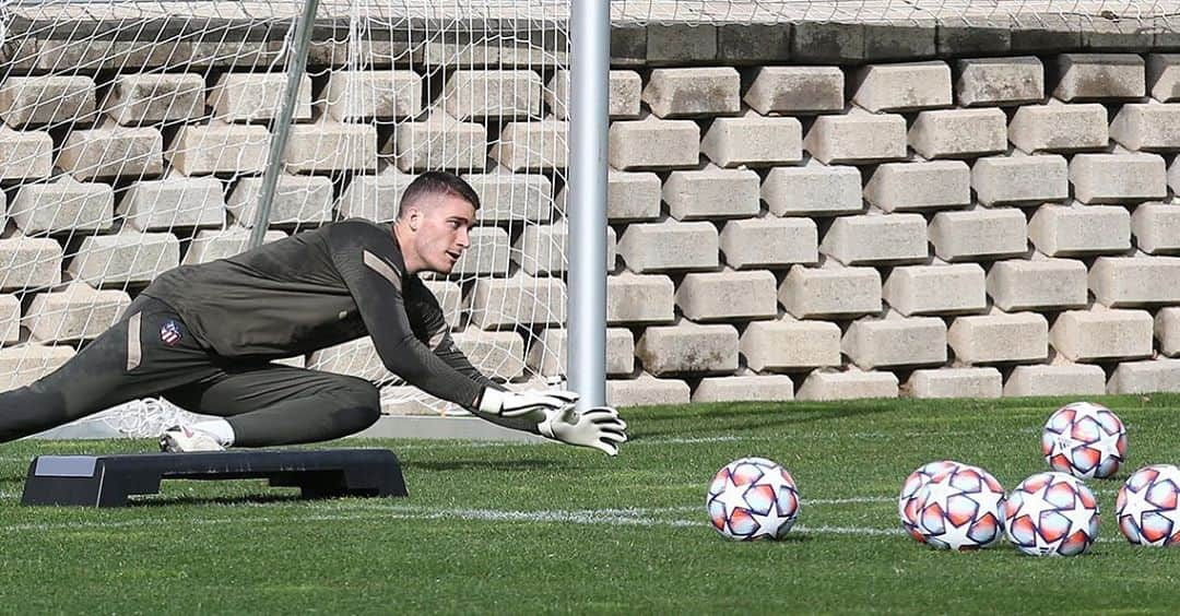 アトレティコ・マドリードさんのインスタグラム写真 - (アトレティコ・マドリードInstagram)「🇭🇷 @ivogrbic13 🧤   🔴⚪️ #AúpaAtleti」10月25日 21時05分 - atleticodemadrid