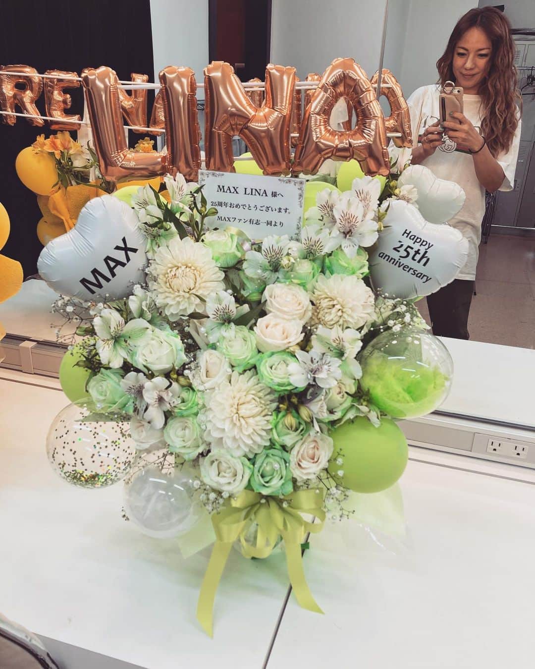 LINAさんのインスタグラム写真 - (LINAInstagram)「Thank you for the flowers♡ #MAXLINA #fans」10月25日 21時02分 - xxlina_now