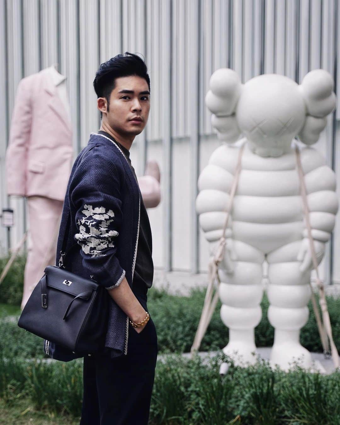Christoffer Chengのインスタグラム：「A mall that not only encourages you to shop but also creates beautiful moments through the appreciation of music and art. Spent a lovely afternoon indulged in a live musical performance in front of the Victoria harbour alongside contemporary art installations. If that sounds nice don’t miss it! Happens every Saturday in October from 4:30pm - 5pm at L6 K11 Musea 🤩🤩  #K11MUSEA #K11MUSEA1YEAR #K11ArtandCulturalCentre #SiliconValleyofCulture @adriancheng」