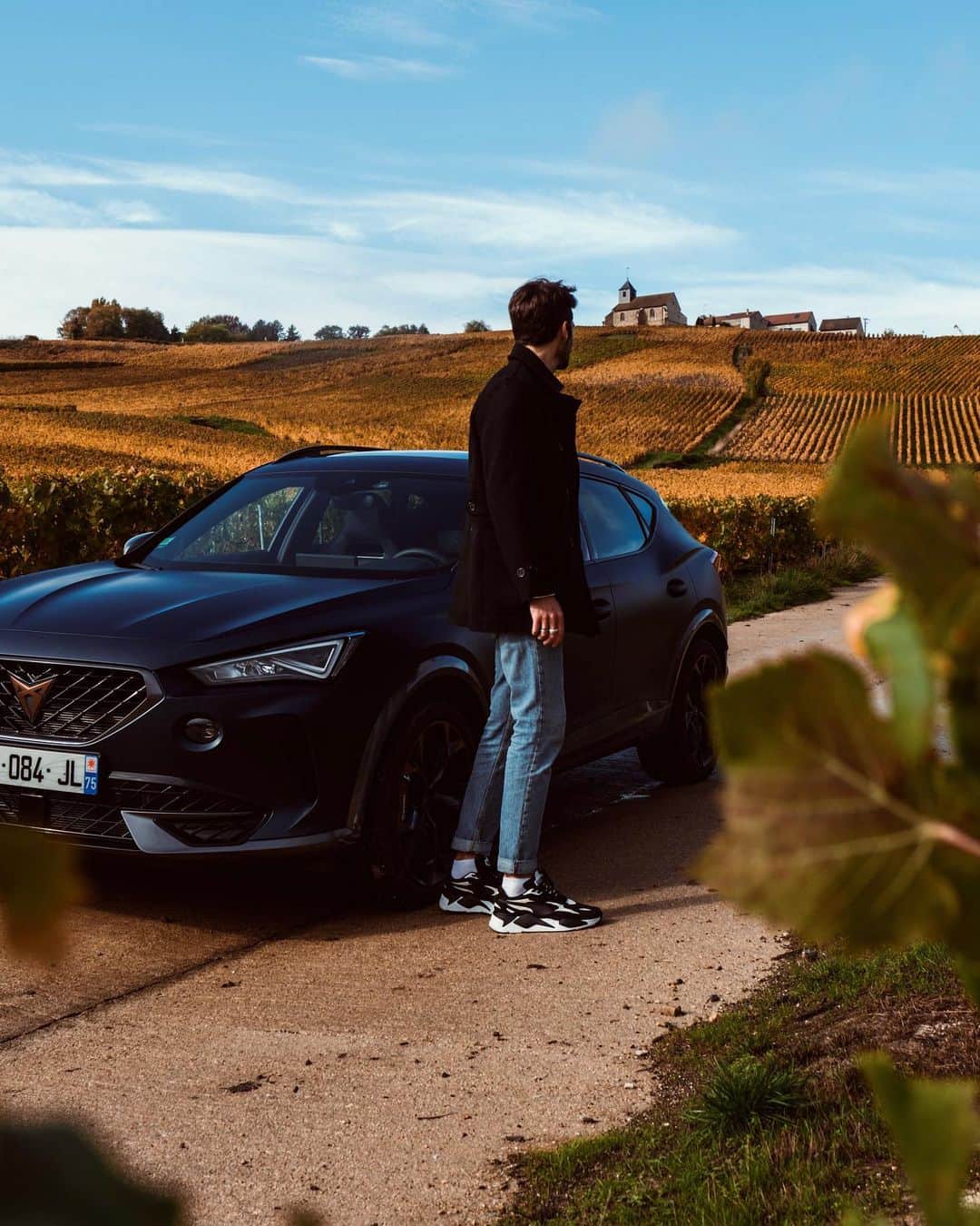 NICOLAS SIMOESのインスタグラム：「Magnifique immersion automnale en Champagne pour découvrir la nouvelle @cupra_france Formentor 🍂💨  * * * #frenchcupratribe #cupra #anotherway」