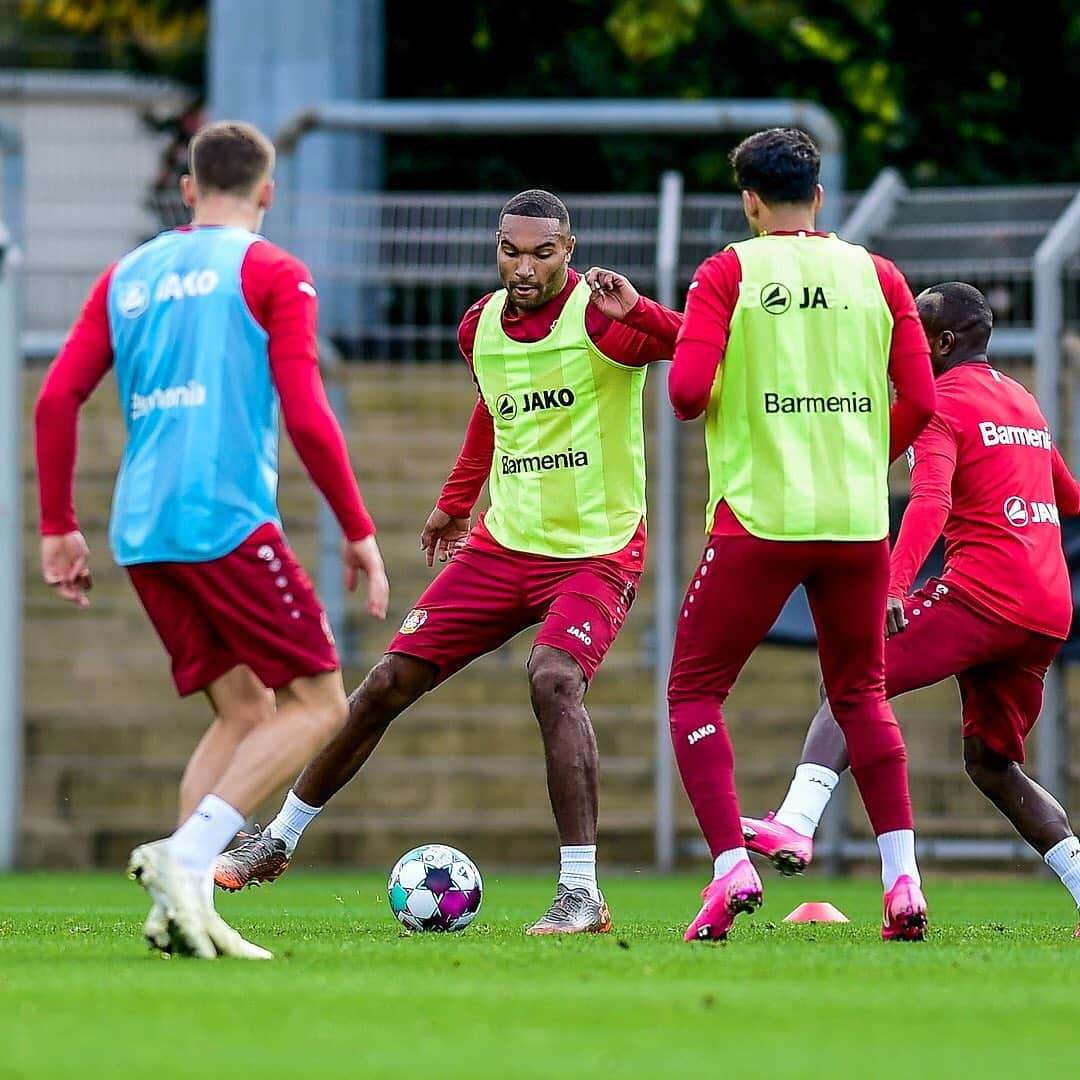 ヨナタン・ターのインスタグラム：「👊🏾 Getting ready for #B04FCA. ⚽️」