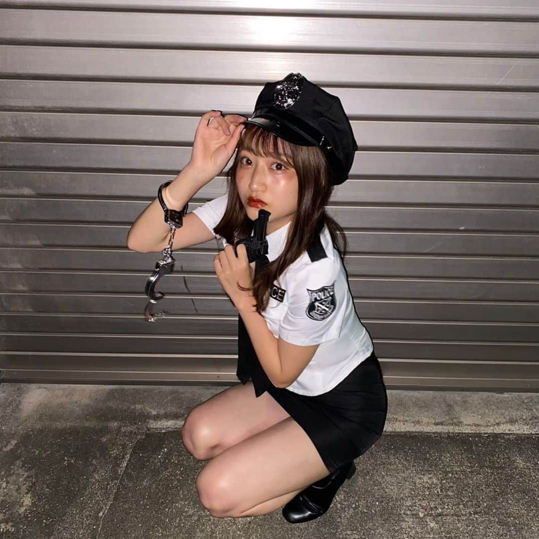 華山友希のインスタグラム：「今年の初仮装は、ポリス！🚔 こんなしっかり仮装したのは初めてかも〜😌  皆さん、1つ前の投稿見てくださいましたか？🤔 Twitterの固定ツイートのリツイート ご協力よろしくお願いします😭🔥10／31までです⚠️  そして、本日も　#ユキポチ してくださると嬉しいです(*´꒳`*)  明日からまた1週間頑張りましょう〜！  #ミスコン#ミスキャン#ミスキャンパス同志社 #ハロウィン仮装  #ハロウィン#ポリス」