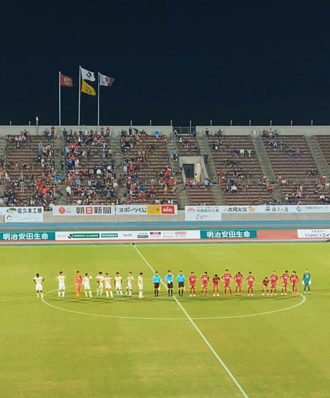 ロンモンロウさんのインスタグラム写真 - (ロンモンロウInstagram)「今日は一日sfidaのキャラクター、FC琉球のプレゼンターとして沖縄で仕事をしました。そして人生初のサッカーの試合観戦、とても楽しかった。選手の皆さん、とてもカッコ良くて優しかった。FC琉球はホームゲームで逆転勝利！おめでとうございます @fcryukyu  @sfidasports  @shinjiono7 @shinyauehara_21 @kosuke.ryukyu_official  #fc琉球  #sfida #サッカー観戦」10月25日 21時12分 - ronmonroe_official