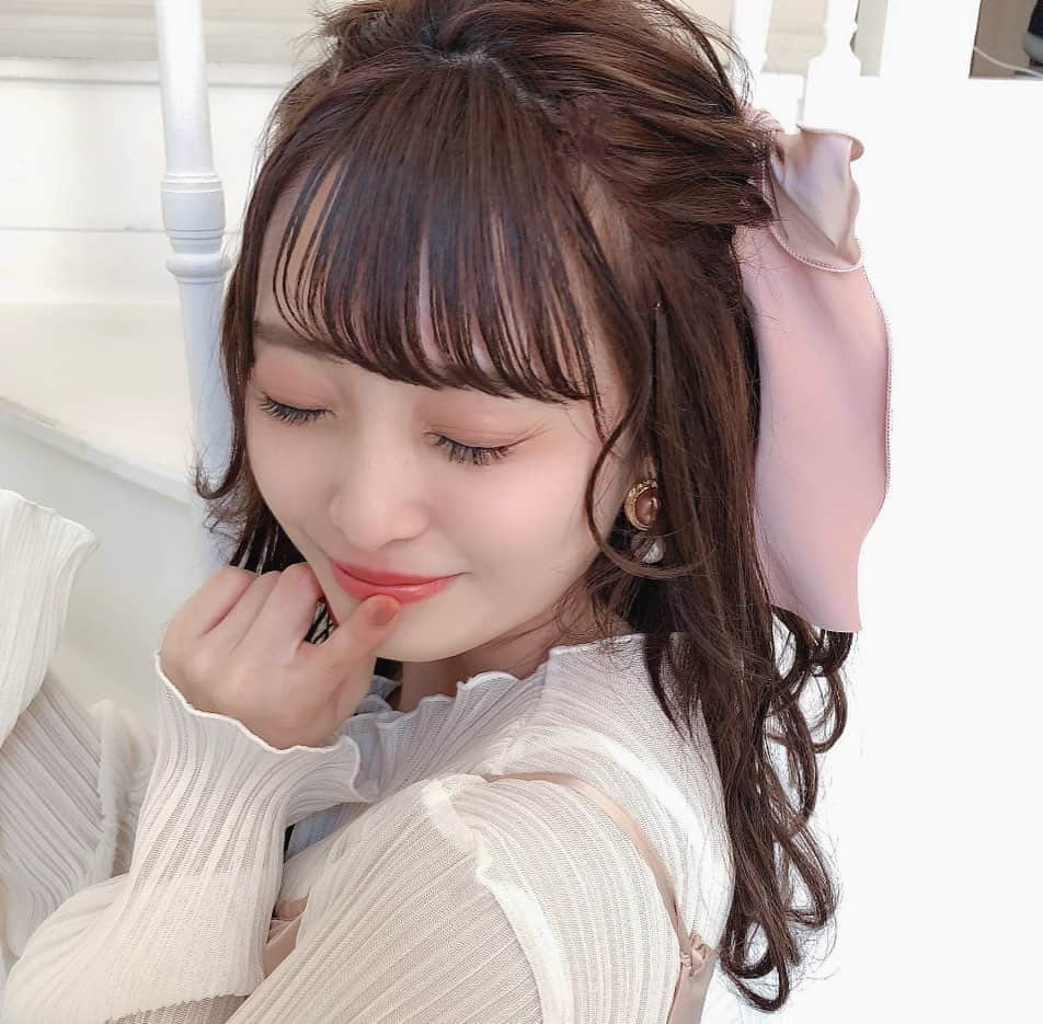 漆島七菜さんのインスタグラム写真 - (漆島七菜Instagram)「とある撮影でのヘアアレンジめちゃくちゃ可愛かった🤤❤  #ありちゃりへあー #ヘアアレンジ #被写体 #サロモ #サロンモデル #lattice #whoswhochico #透明感 #nars #bidolulezzet」10月25日 21時18分 - mstoyo20_01