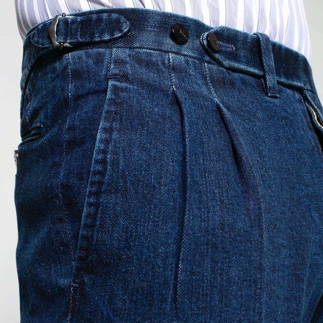 チェザーレ アットリーニさんのインスタグラム写真 - (チェザーレ アットリーニInstagram)「When we tell that our jeans are handmade it is because they are really handmade! The process, due to the resistance of the fabric, is particularly tiring for our master tailors.  www.cesareattolini.com . . . #CesareAttolini  #TimelessElegance  #CesareAttoliniNapoli #Attolini #menstyle #menswear #tailor #tailored #bespoke #luxurywear #luxury #gentleman #madebyhand #monsieur #style #tailoring #craftsmanship #madeinitaly #sartorial #sartoria #brillaperilgusto #styleinspiration #jacket  #sprezzatura #shirt #tie #suit #dapper」10月25日 21時19分 - cesareattolininapoli