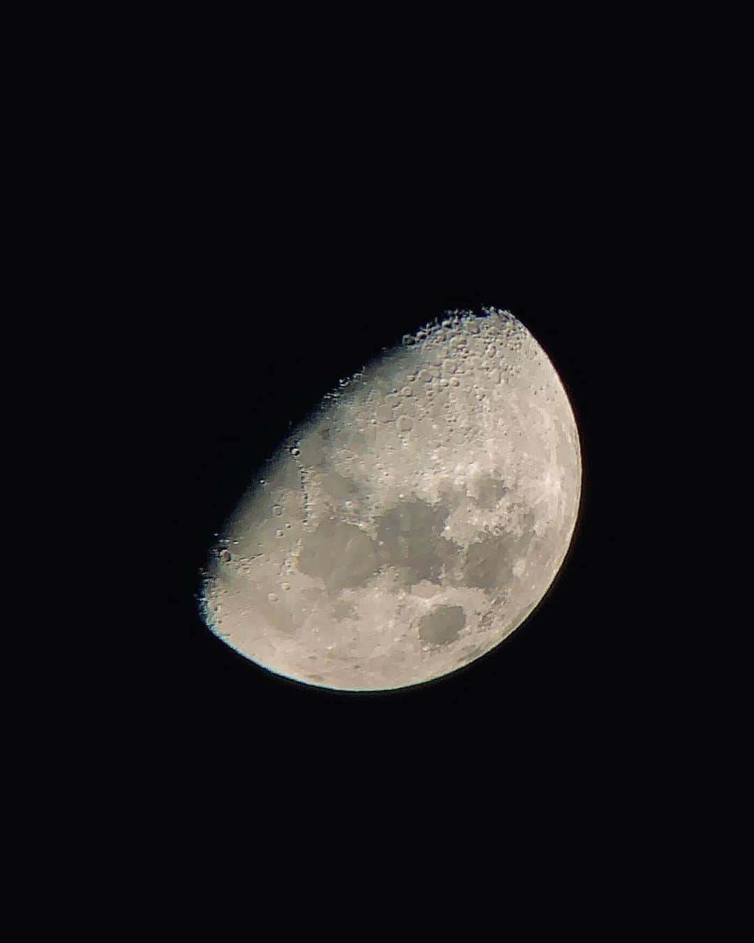 二宮愛のインスタグラム：「今夜の君も綺麗だ。 #moon」