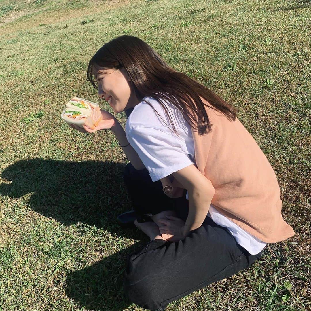 上野 紗也加さんのインスタグラム写真 - (上野 紗也加Instagram)「. 半袖いけた🌱 日光浴してよく食べよく笑うがいちばん✌︎」10月25日 21時24分 - __syaka__