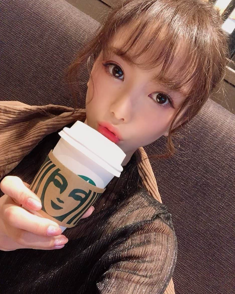 朝比奈果歩さんのインスタグラム写真 - (朝比奈果歩Instagram)「ブレべミルクのスターバックスラテが最近のブーム☕️ 、 、 、 、 #自撮り #セルフィー #セルカ #スタバ #カフェ #レースクイーン  #selfie #selca #starbucks #cafe #racequeen #rq  #레이싱모델 #赛車女郎 #自拍 #셀카 #셀피」10月25日 21時26分 - kaho_asahina