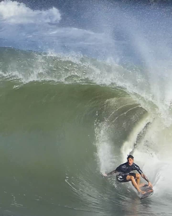 ガブリエル・メディーナのインスタグラム：「No competition? Ok, let's get some home-office work done! Paúba/Maresias 2020 🌊 @ripcurl_brasil」