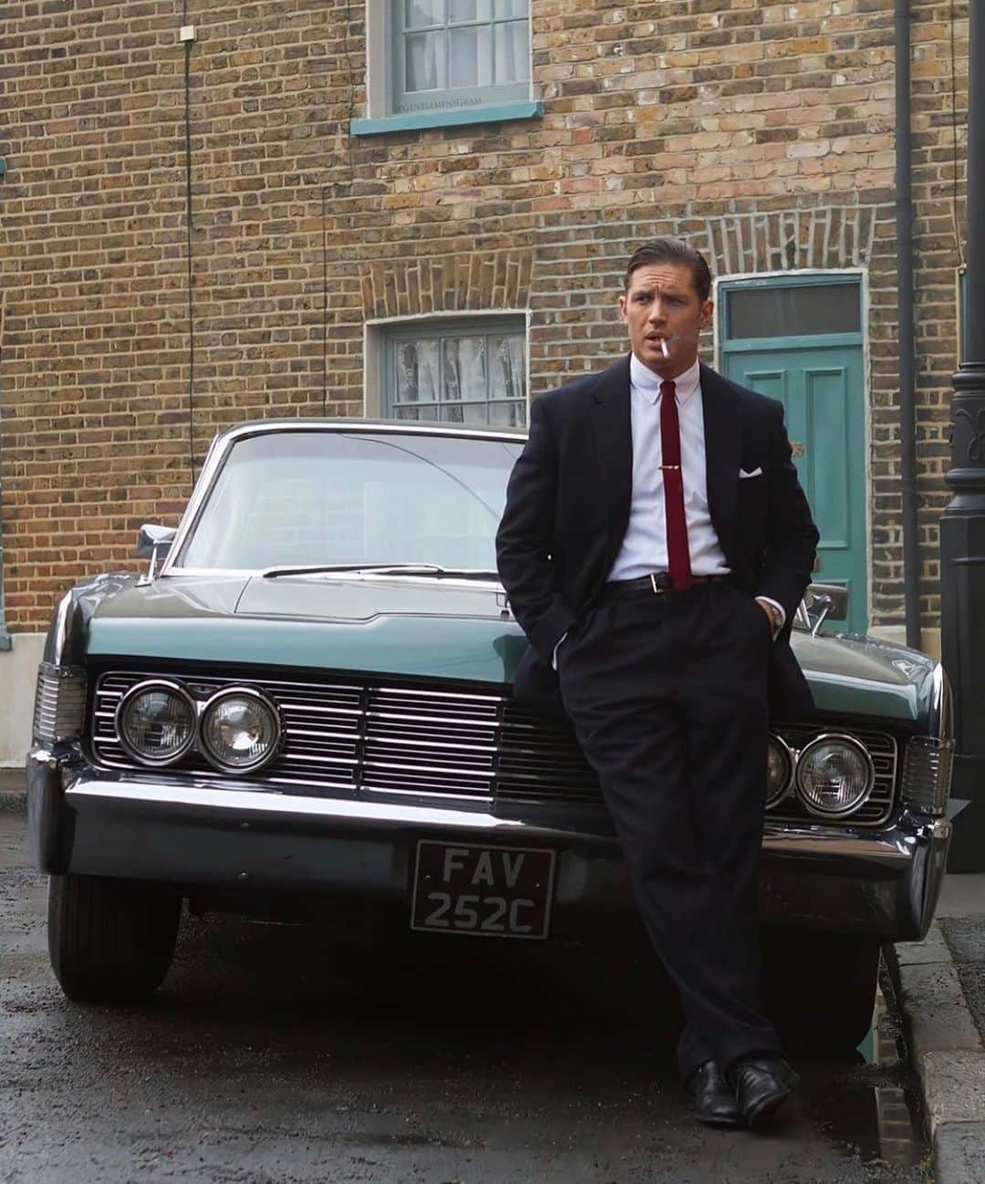 WATCHMANIAさんのインスタグラム写真 - (WATCHMANIAInstagram)「Legend (2015) became the highest grossing 18-rated British film of all time in the U.K., surpassing Trainspotting (1996)  #tomhardy #legend」10月25日 21時32分 - watchmania