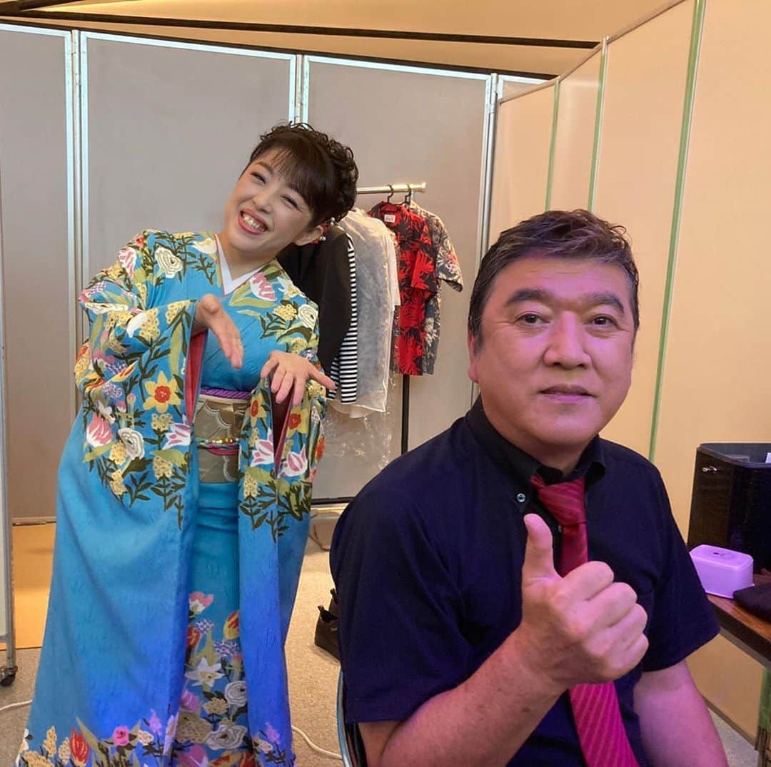 山口ひろみさんのインスタグラム写真 - (山口ひろみInstagram)「今夜の#NHKBSプレミアム 「#新BS日本のうた 」ご覧いただき、ありがとうございました❤️ 今回は小金沢昇司お兄ちゃんとご一緒させていただけたので、とても心強かったです😊 お兄ちゃんの楽屋で📸 本番終わりで、ソーシャルディスタンスをとりながらもう一枚📸 楽しかったー😆🎵 「今日見逃しちゃったよぉ😱」と言う方は、ぜひ再放送をご覧いただけるとうれしいです❣️ 🌸10月31日12時〜 🌸11月6日16時30分〜 🌸10月31日(土)12時〜はNHK BS4Kも放送あり 明日も、いろんな写真をアップさせていただきますので、お楽しみにー😘✨ #山口ひろみ  #大好きなお兄ちゃん #頼りにしてます  #小金沢昇司 さん #楽しかった❤️  #再放送もあります #ぜひご覧ください #珍しく #ワンピースも着てます」10月25日 21時47分 - hiromiyamaguchi_official